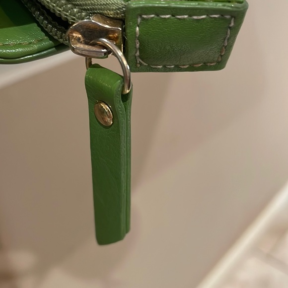 This is a beautiful green and gold mini Mcklien bag - Picture 6 of 10